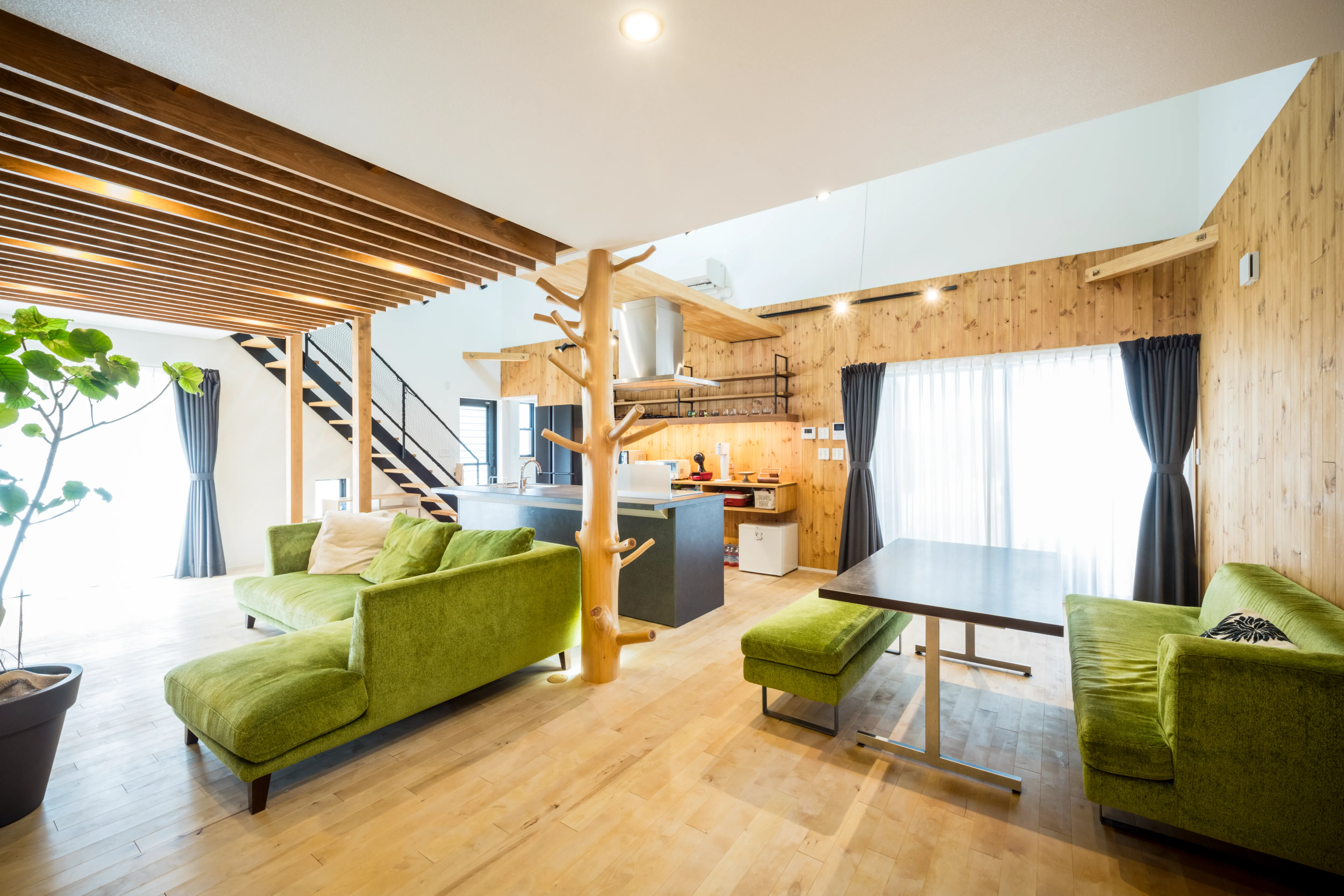 お母さんと子供が料理